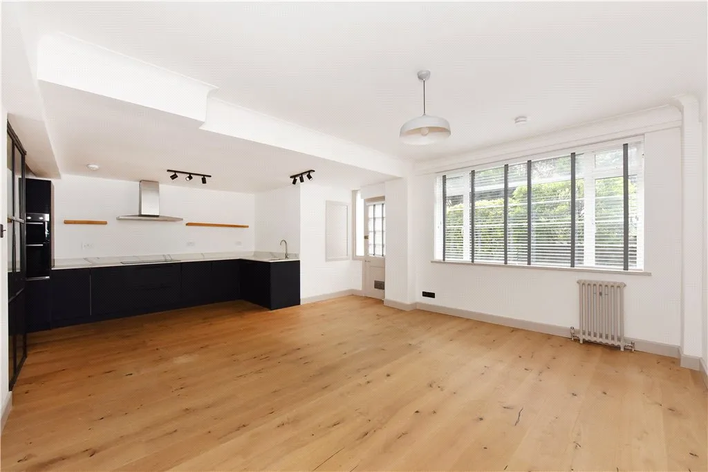 Balham High Road, London, SW17, photo 23