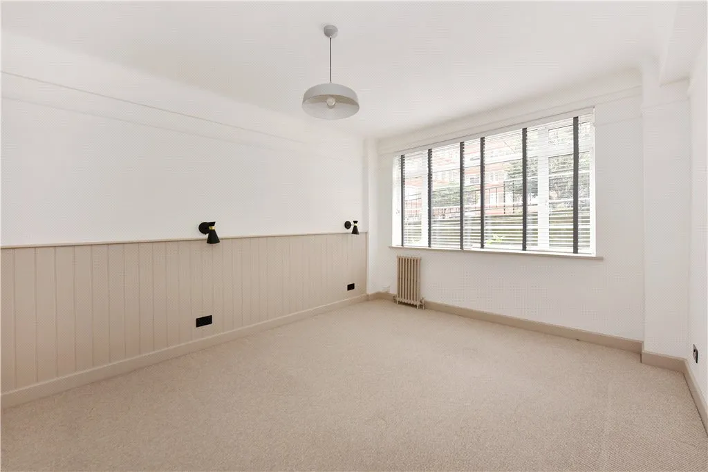 Balham High Road, London, SW17, photo 19