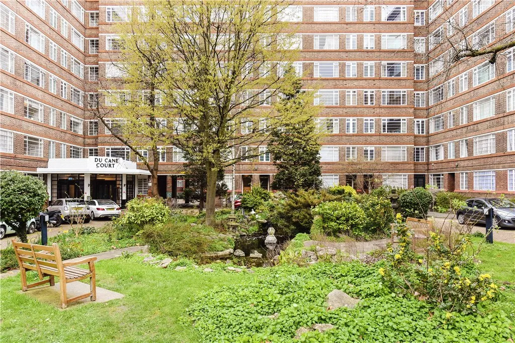 Balham High Road, London, SW17, photo 27