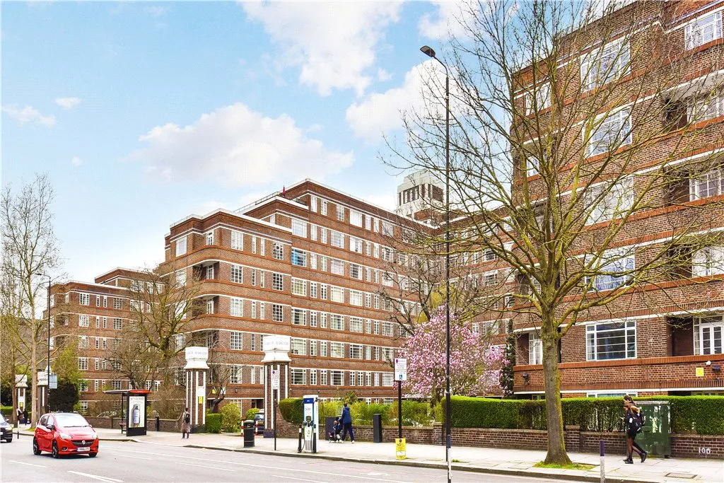 3 bed flat for sale — Balham High Road, London, SW17
