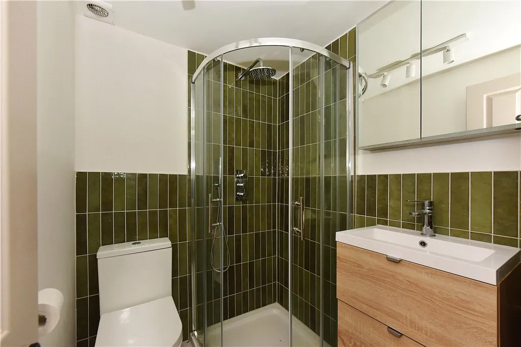 Balham High Road, London, SW17, photo 12
