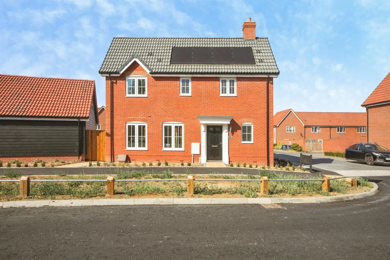 3 bed house for sale — Saltsman Road, Bury St. Edmunds