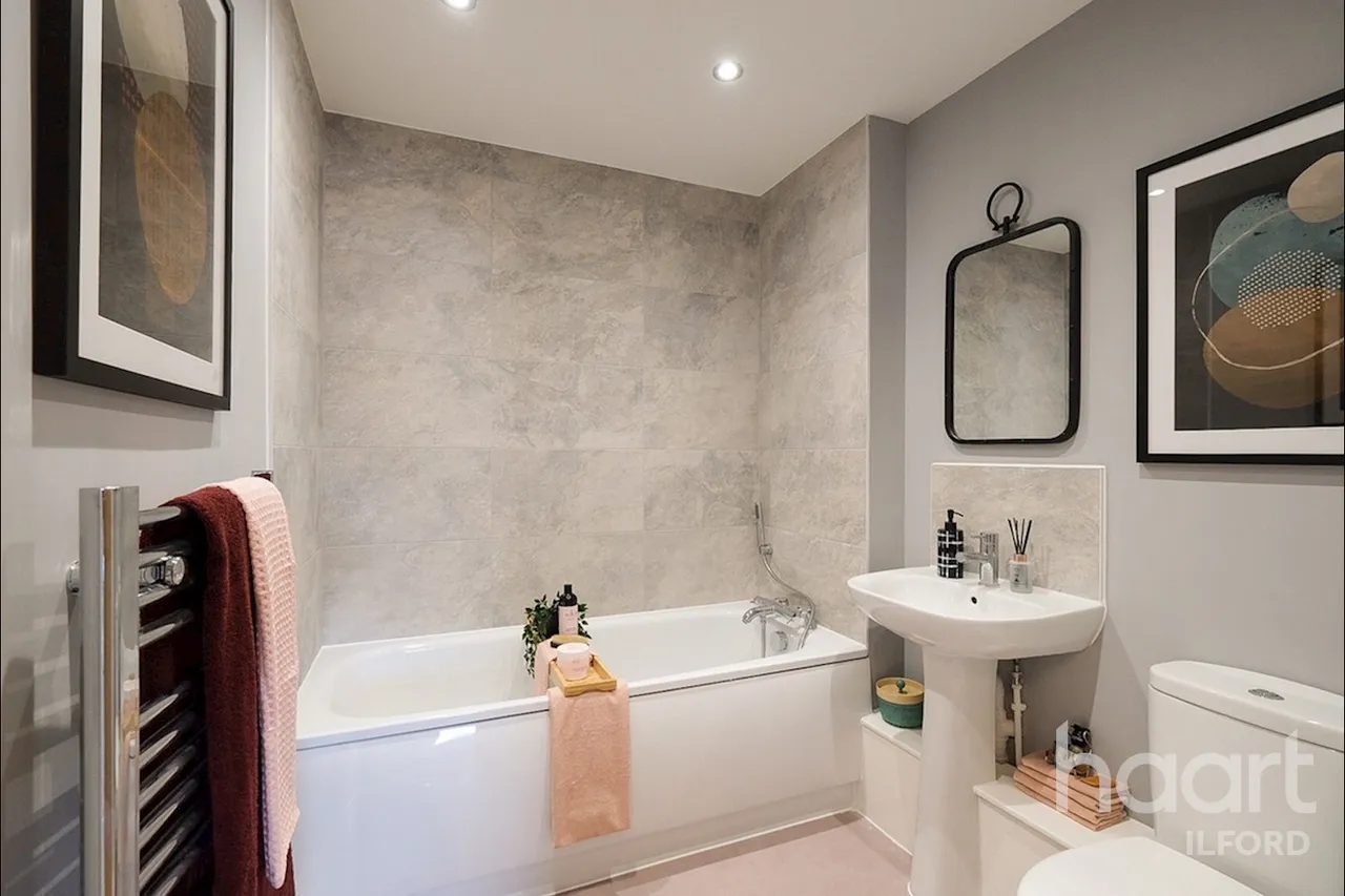Wessex Close, London, IG3, photo 8