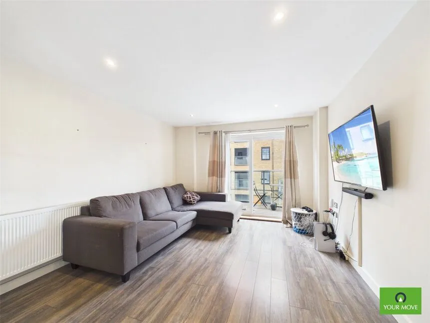 2 bed flat for sale, Crown Drive, Romford, RM7