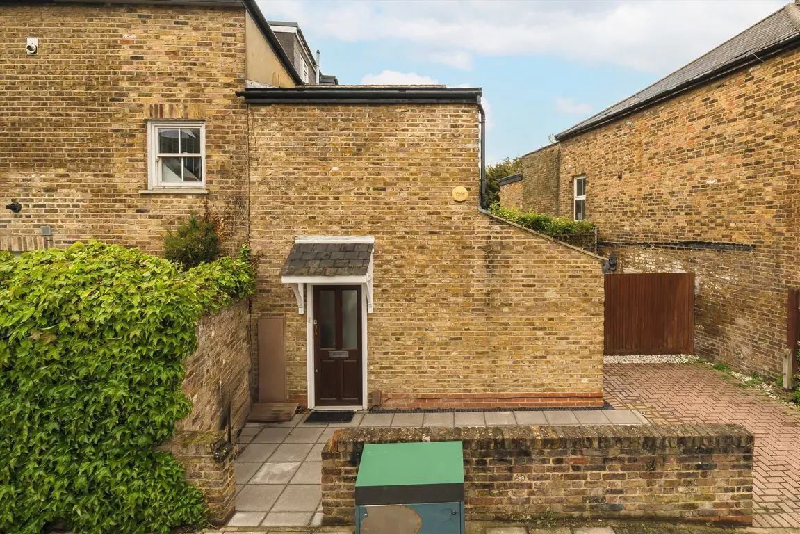 2 bed property to rent, Wellesley Road, W4