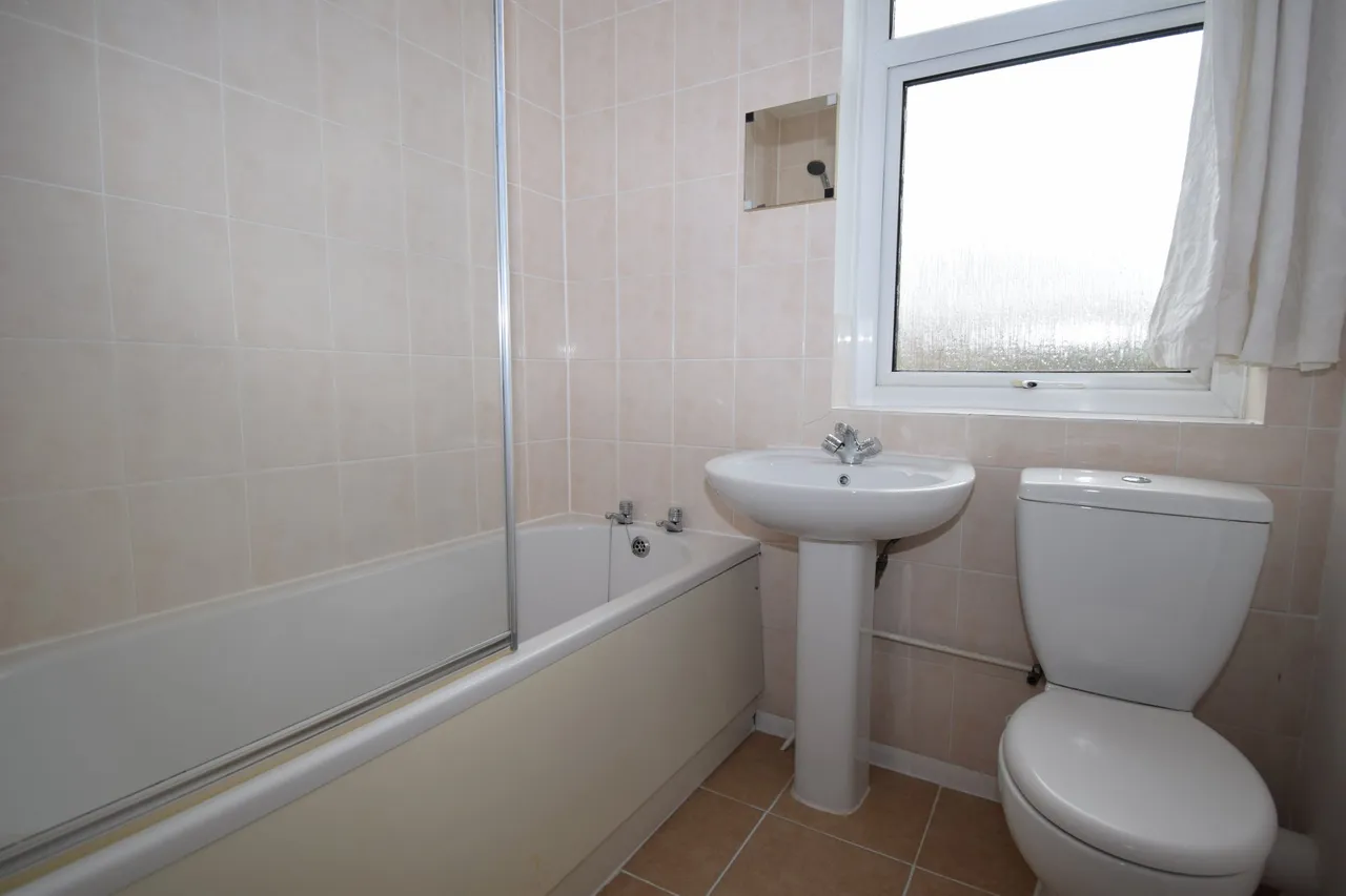 Grand Parade, Station Road, Hook, RG27 9HF, photo 8