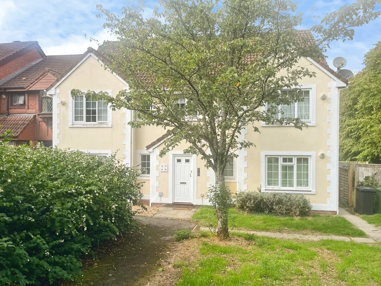 2 bed flat for sale — Royal Close, Basingstoke, Hampshire, RG22 4XE