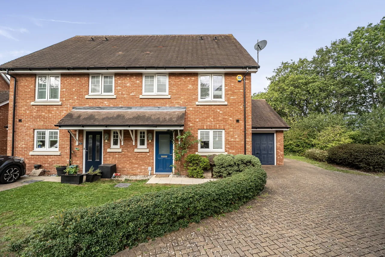 3 bed house for sale, Newick Way, East Grinstead, RH19