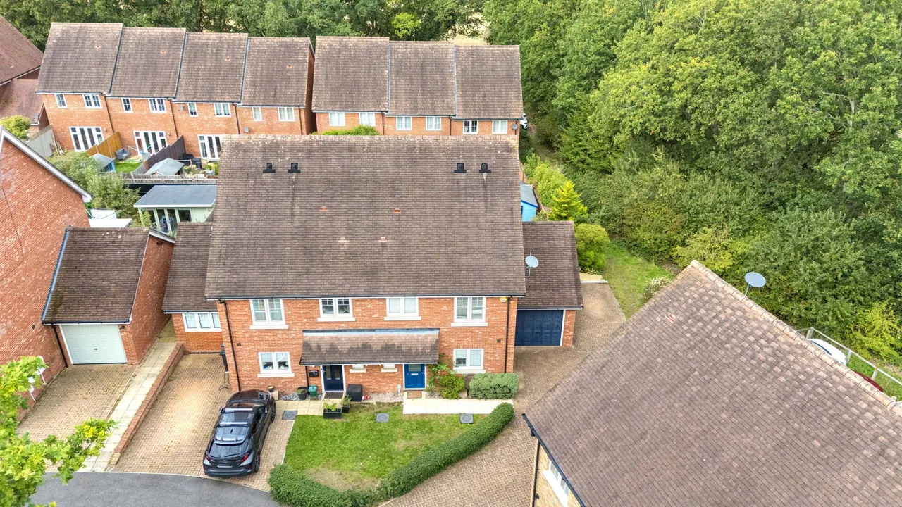 Newick Way, East Grinstead, RH19, photo 24