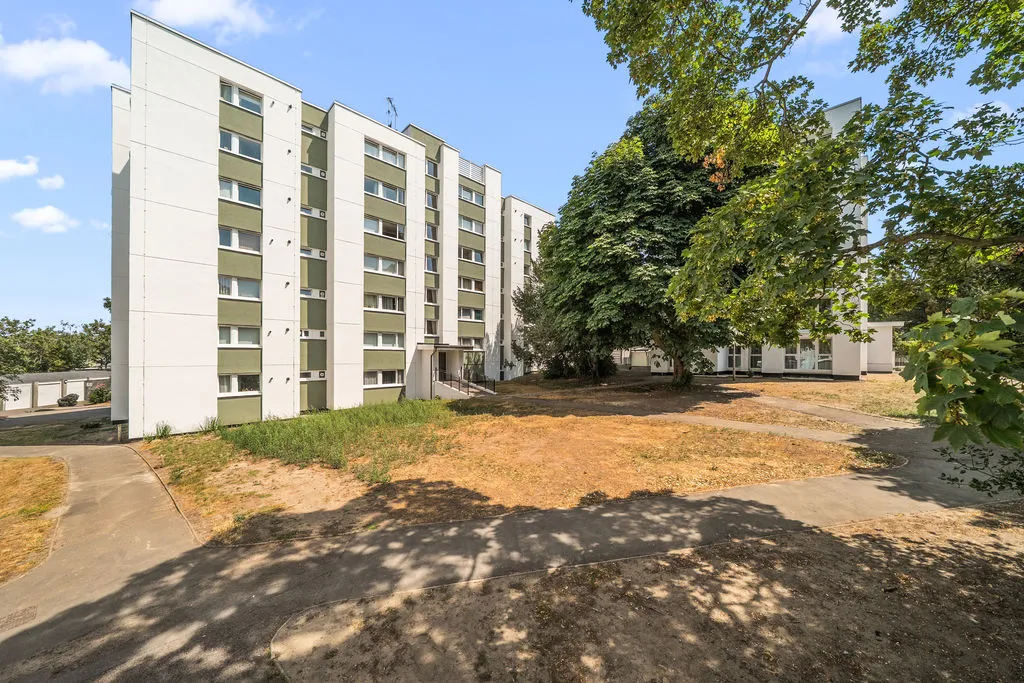 Manor Court, Weybridge KT13 8RG, photo 12