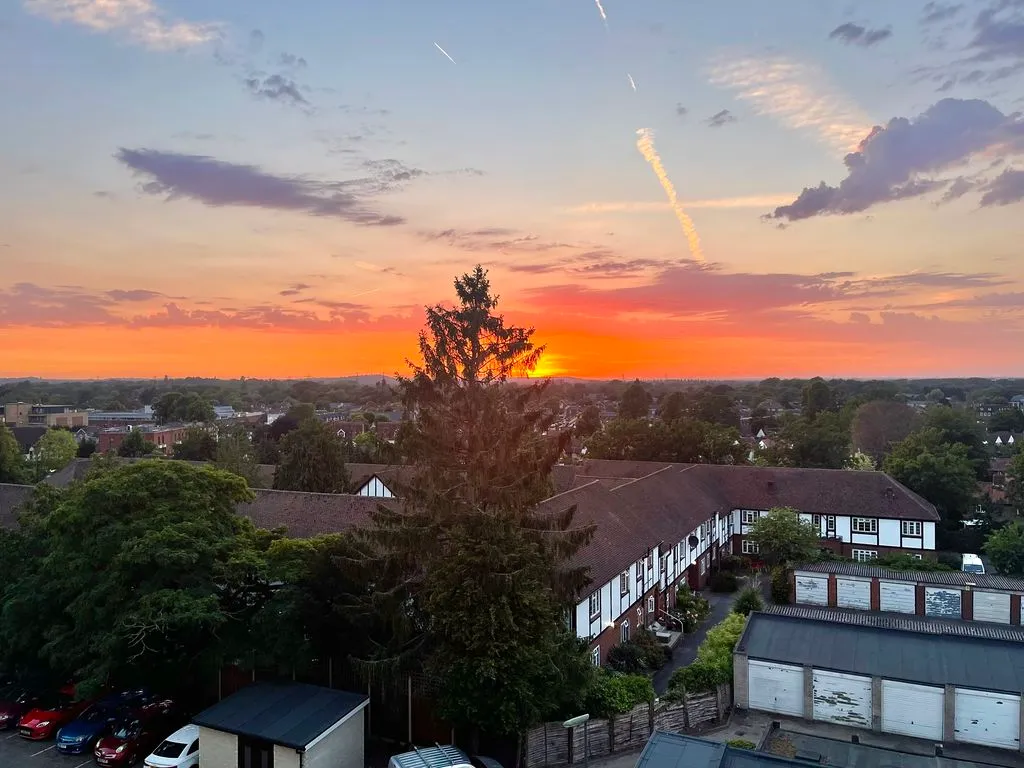 2 bed flat for sale — Manor Court, Weybridge KT13 8RG