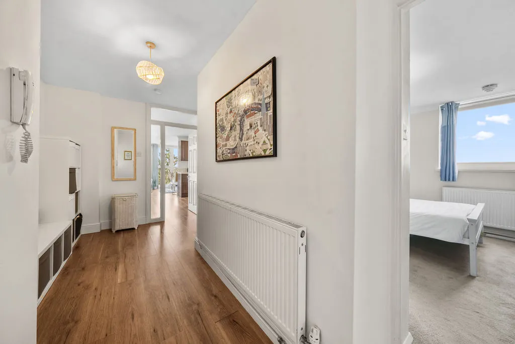 Manor Court, Weybridge KT13 8RG, photo 8