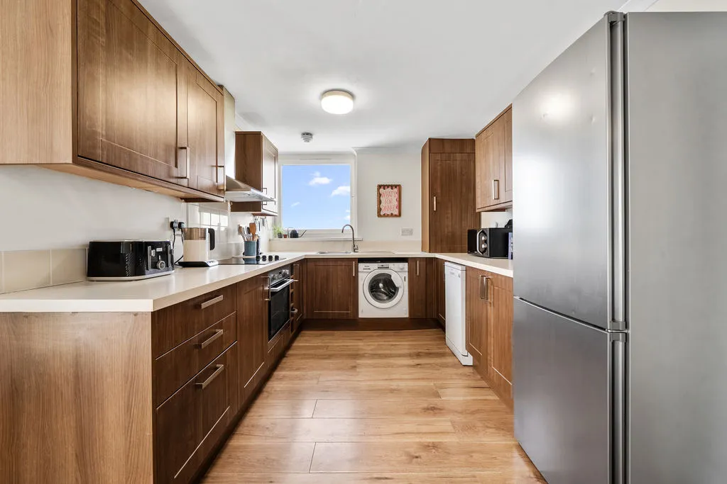 Manor Court, Weybridge KT13 8RG, photo 5