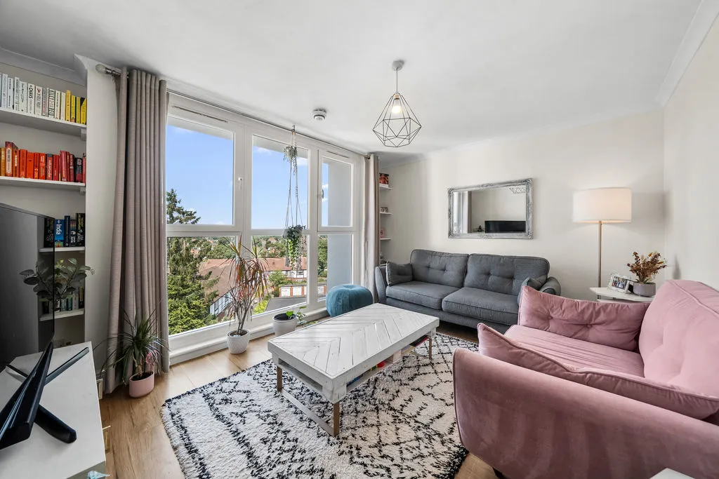 Manor Court, Weybridge KT13 8RG, photo 3