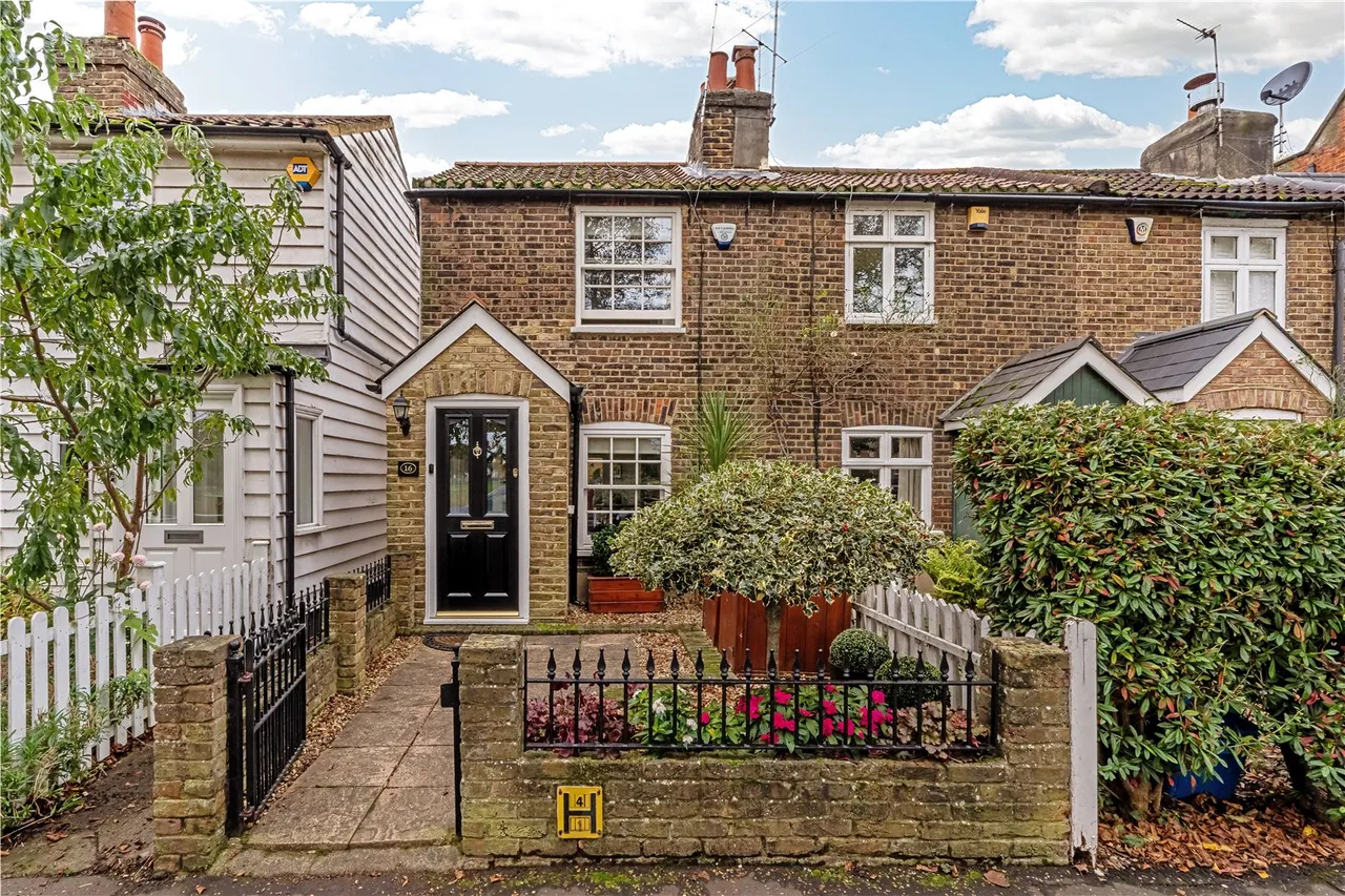 2 bed house for sale — First Cross Road, Twickenham, TW2 5QA