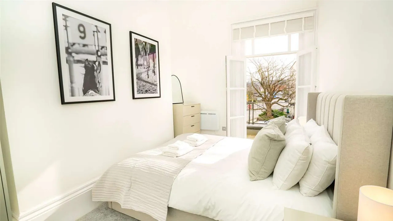 Grosvenor Street, Cheltenham, Gloucestershire, GL52 2SG, photo 5
