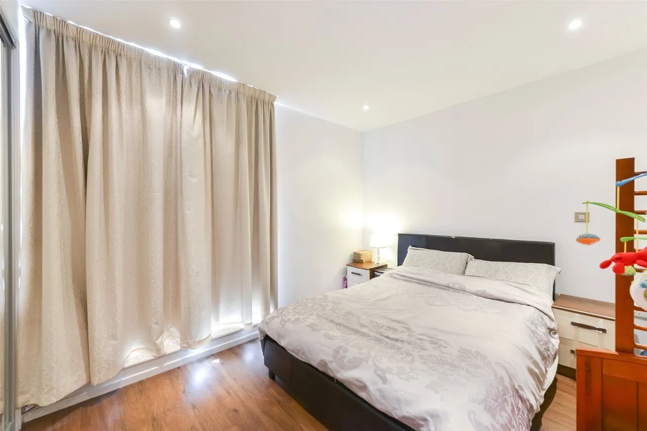 Western Gateway, London, E16, photo 3