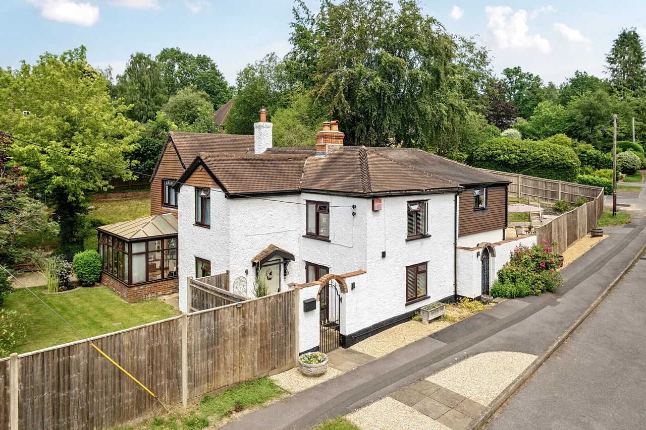 4 bed house for sale — London Road, Liphook, GU30