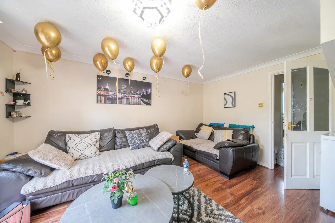Troon Close, SE28, photo 4