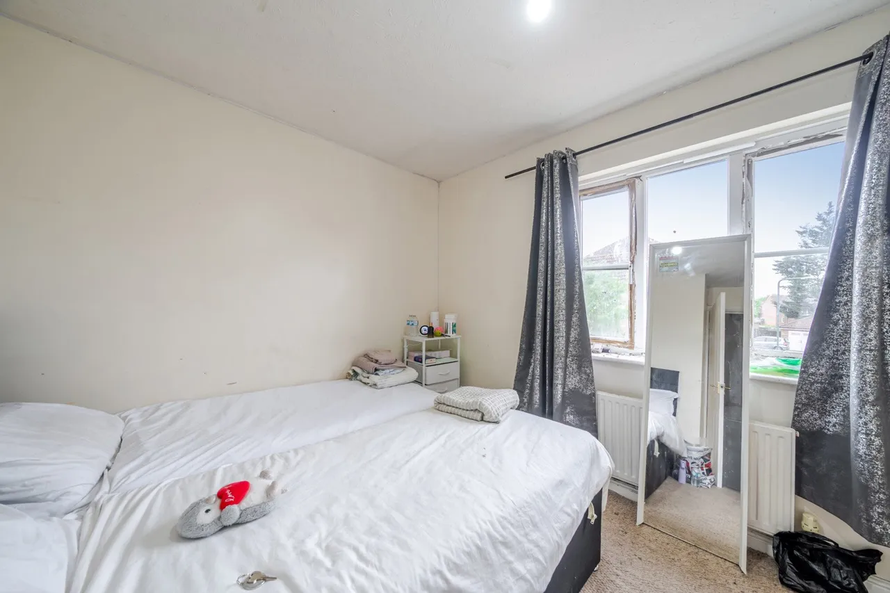 Troon Close, SE28, photo 5