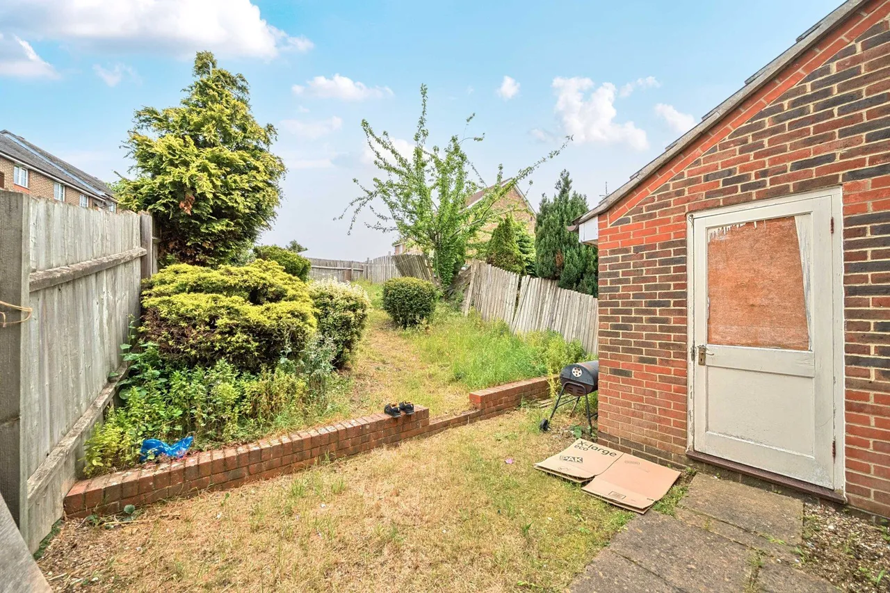 Troon Close, SE28, photo 2