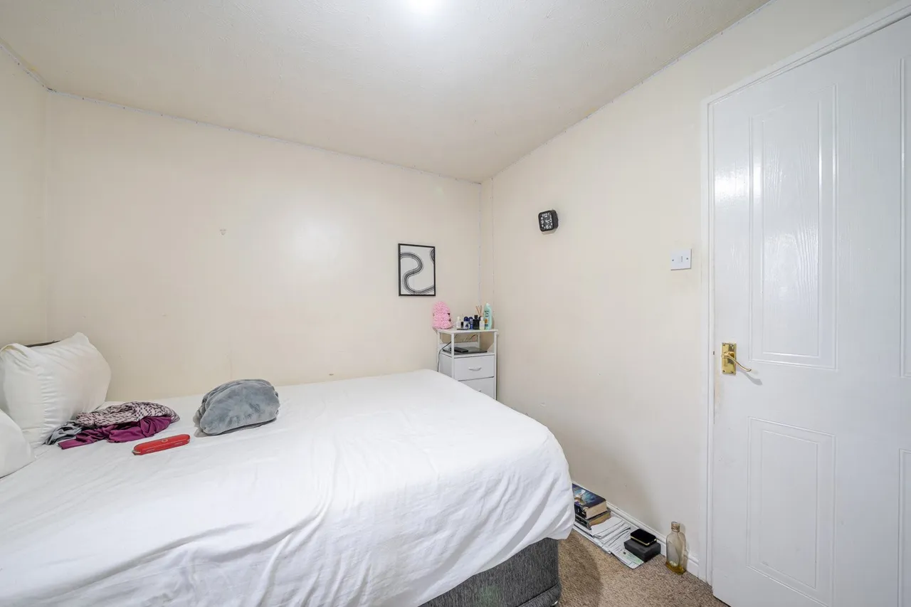 Troon Close, SE28, photo 14