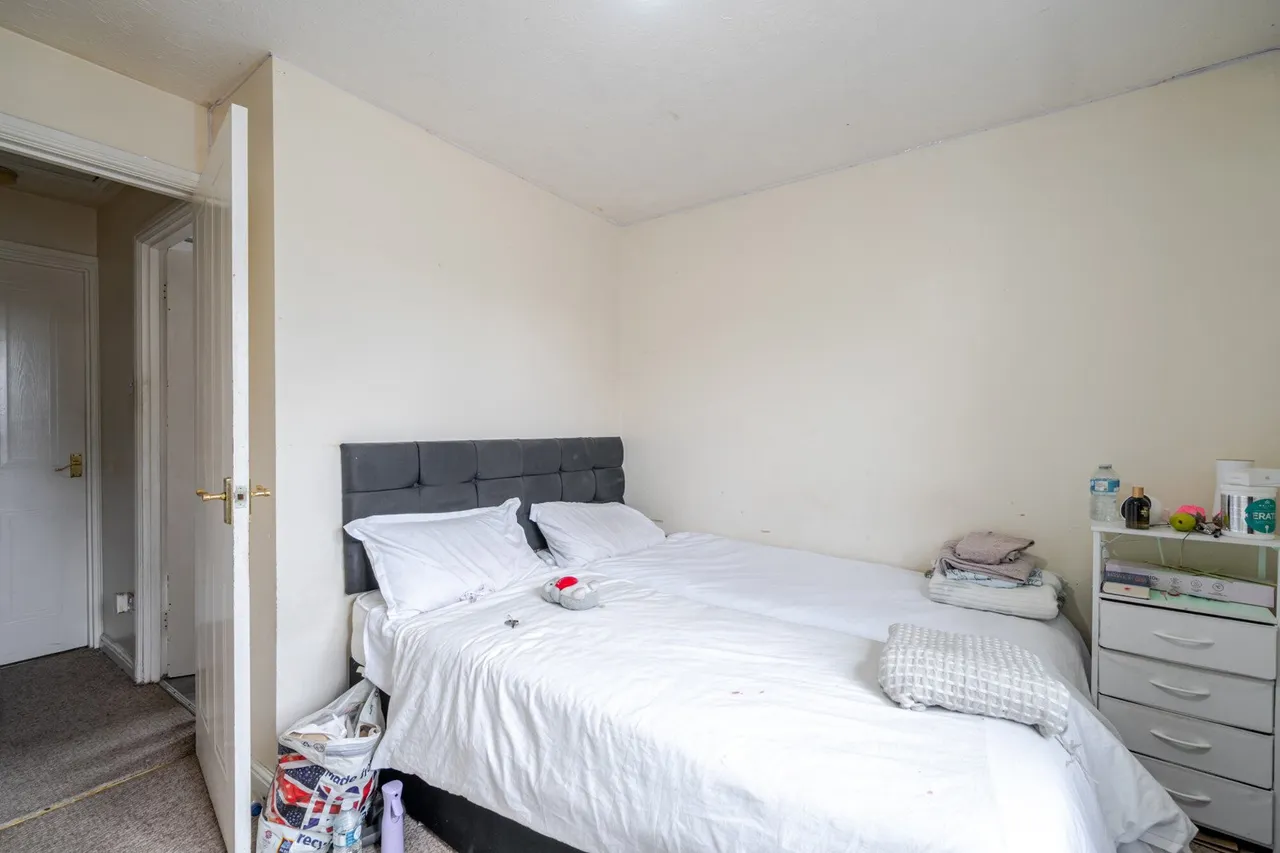 Troon Close, SE28, photo 11