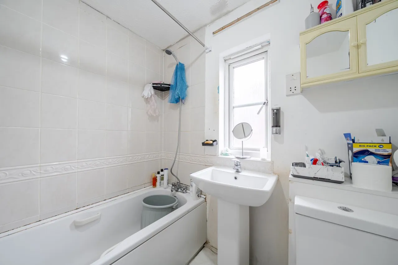 Troon Close, SE28, photo 13