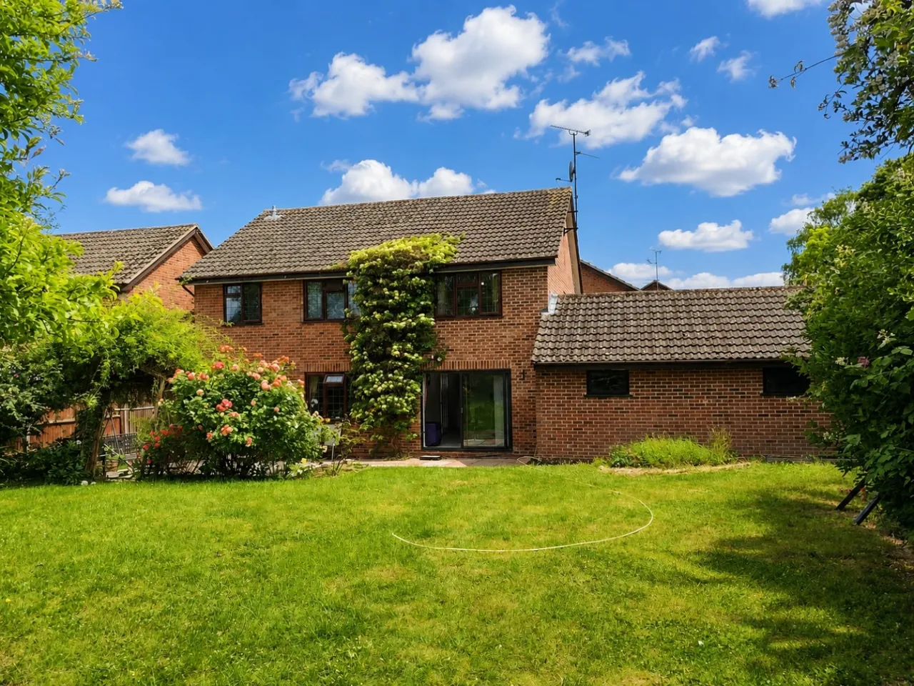 6 bed house for sale — Blenheim Close, Wokingham