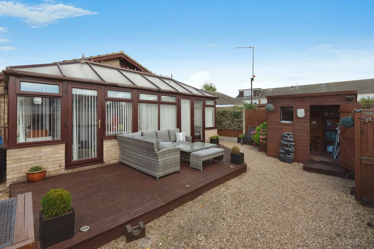 Essex Gardens, Linford, Stanford-le-Hope, Essex, SS17, photo 15