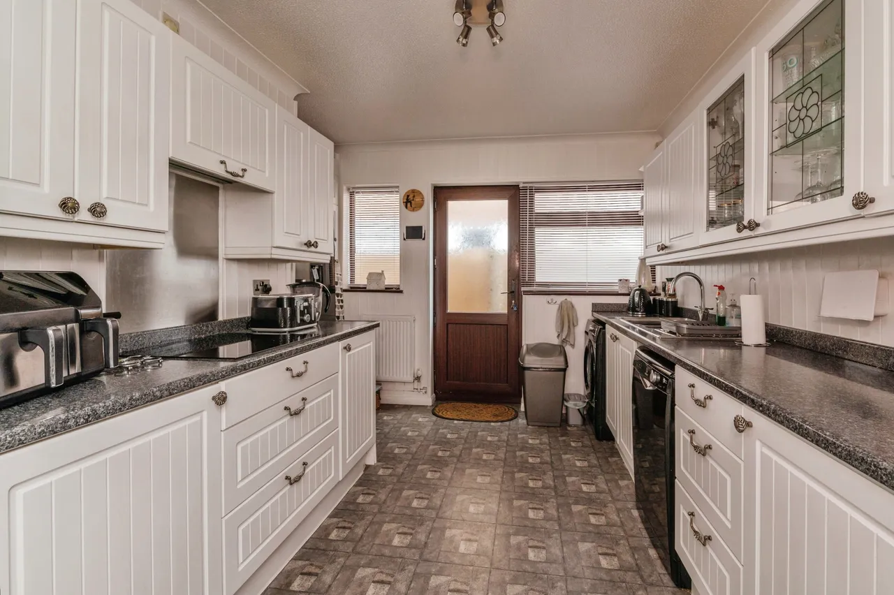 Essex Gardens, Linford, Stanford-le-Hope, Essex, SS17, photo 6