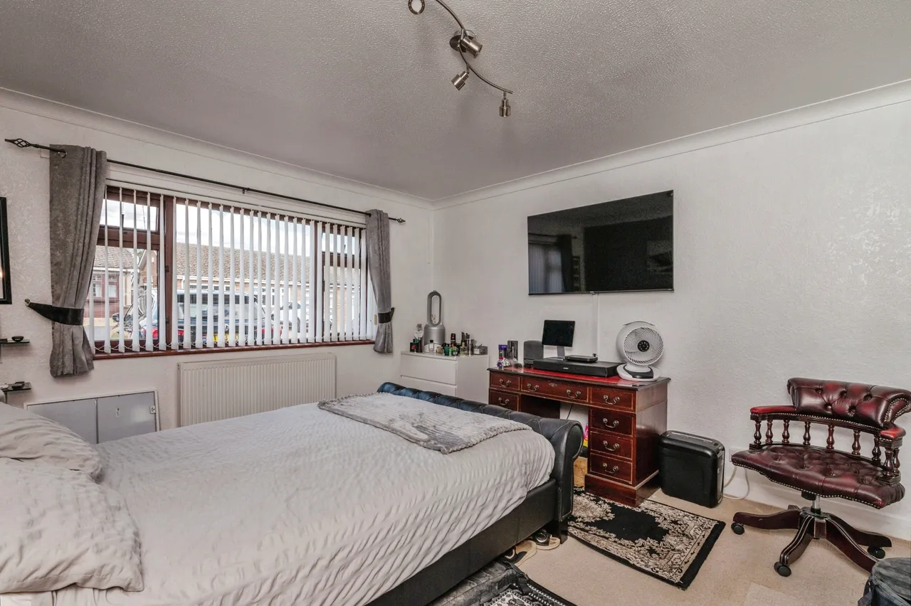 Essex Gardens, Linford, Stanford-le-Hope, Essex, SS17, photo 11