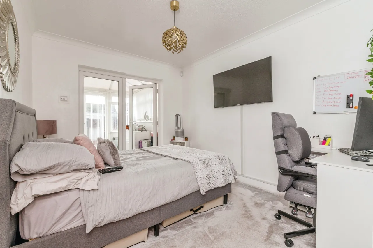 Essex Gardens, Linford, Stanford-le-Hope, Essex, SS17, photo 9