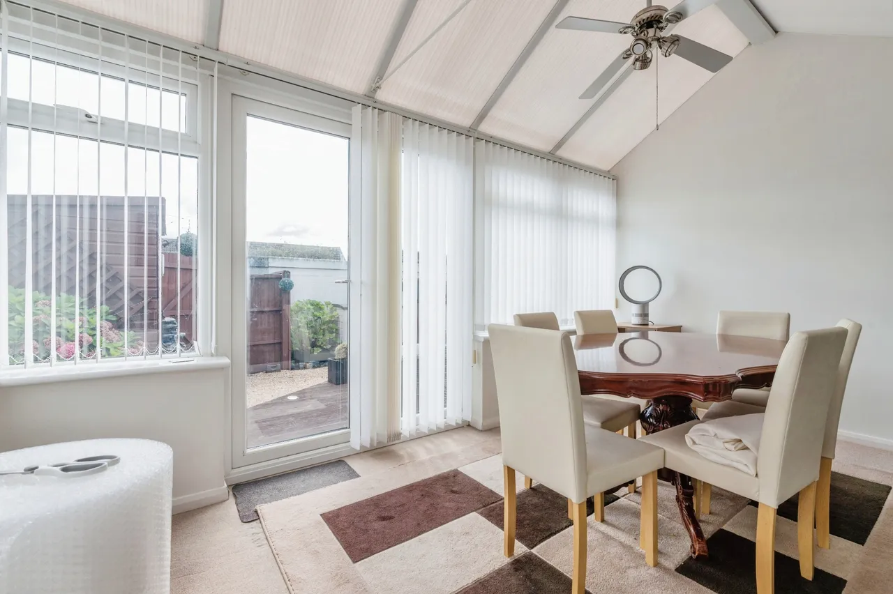 Essex Gardens, Linford, Stanford-le-Hope, Essex, SS17, photo 4