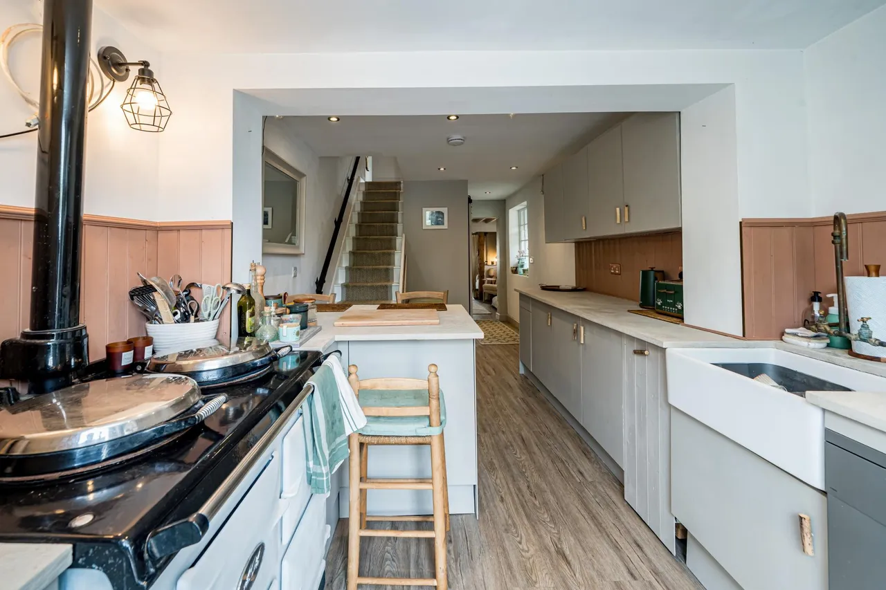 Model Row, Buckland, HP22, photo 6
