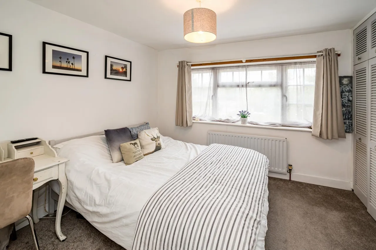 Model Row, Buckland, HP22, photo 17