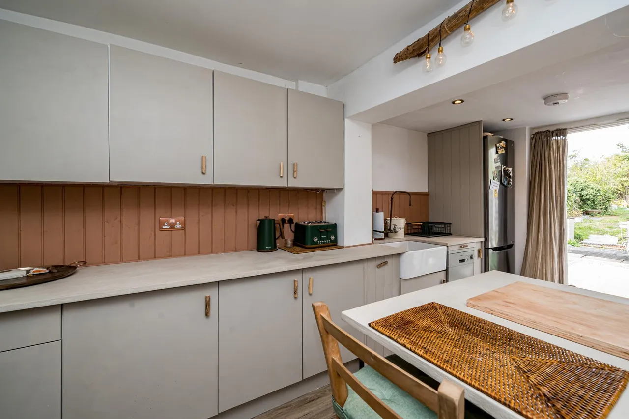 Model Row, Buckland, HP22, photo 7
