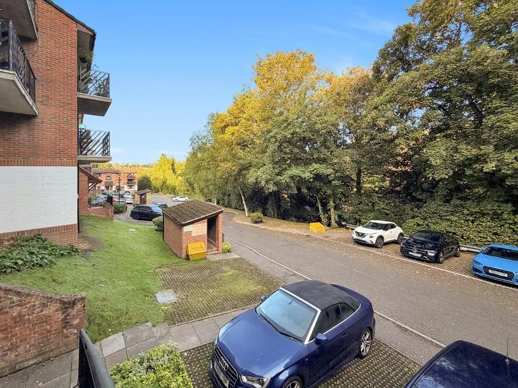 Hillside Road, Whyteleafe, photo 3
