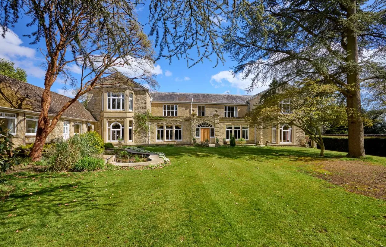 5 bed estate for sale — Lot 1 | Castle Fields, Stowe Avenue, Buckingham, Buckinghamshire, MK18 6AA