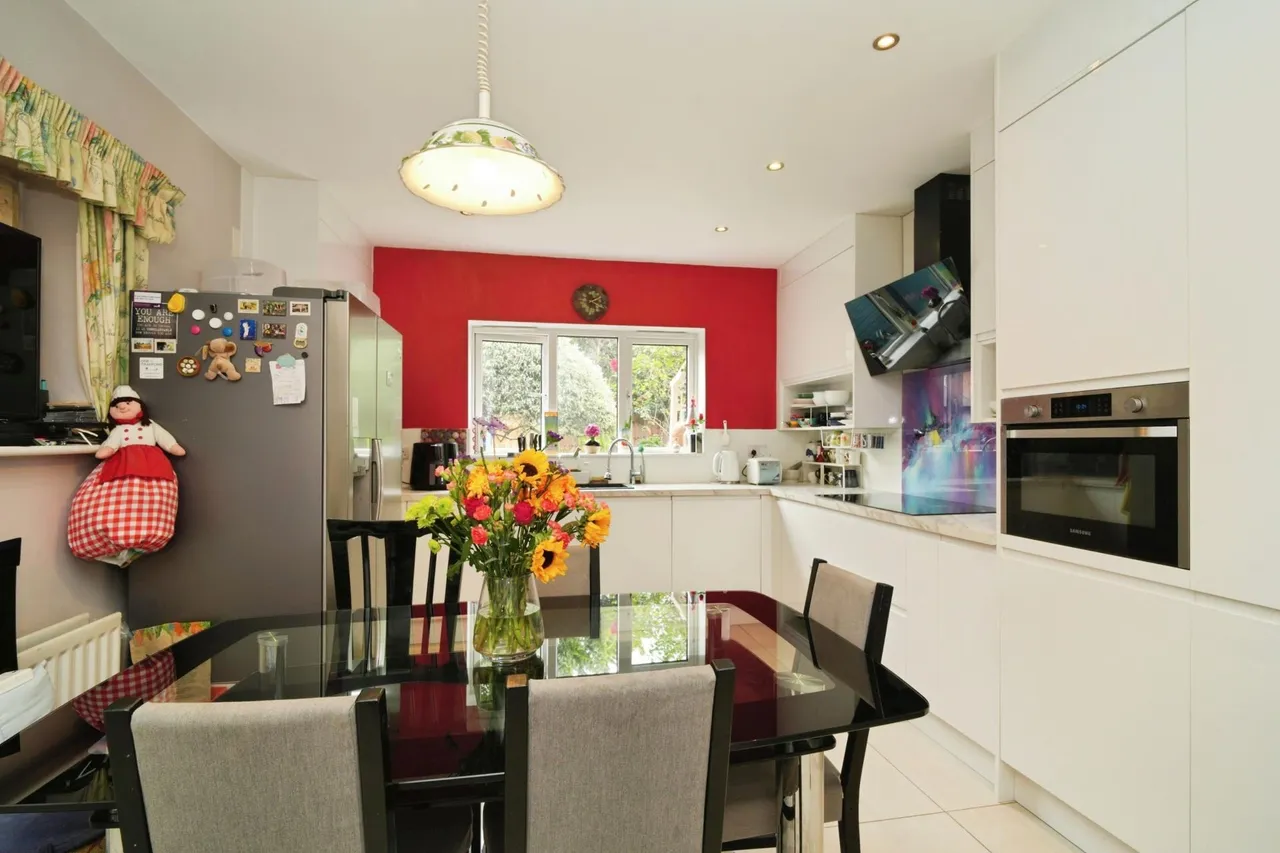 Charleston Close, Sale, M33, photo 6