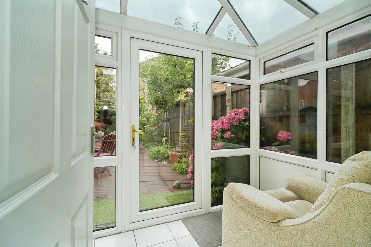 Charleston Close, Sale, M33, photo 17