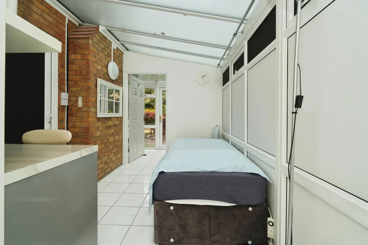 Charleston Close, Sale, M33, photo 18