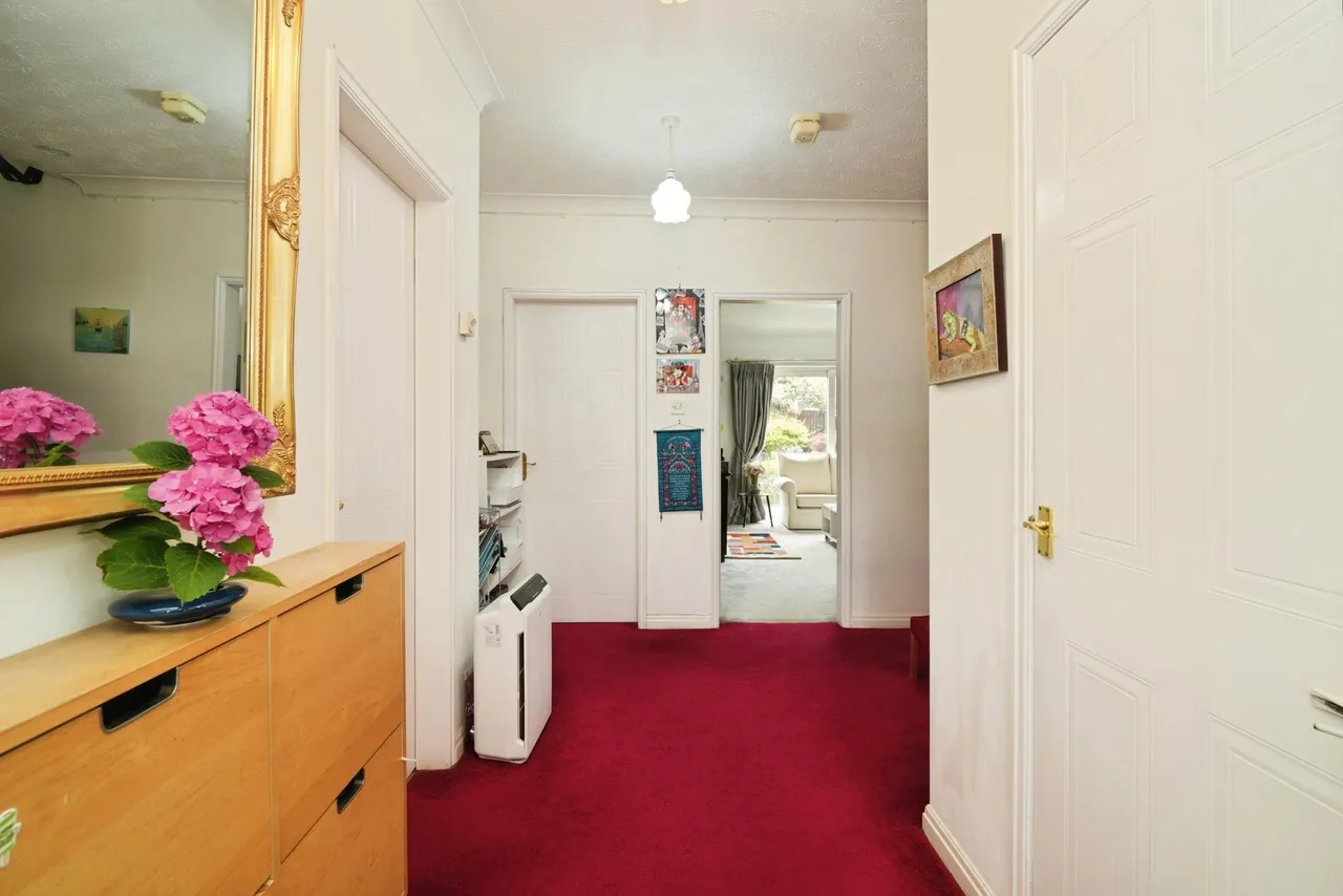 Charleston Close, Sale, M33, photo 13