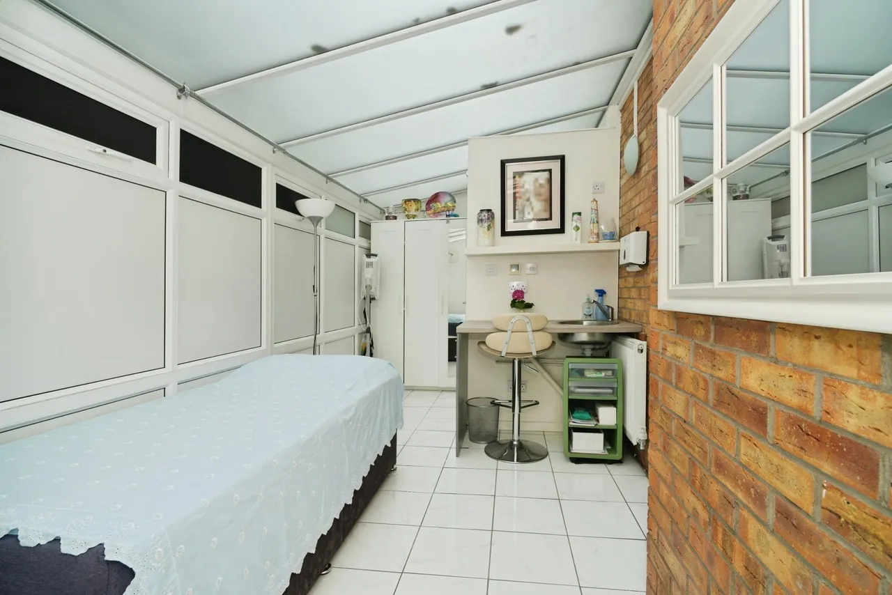 Charleston Close, Sale, M33, photo 19