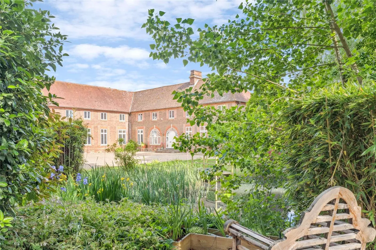 8 bed building plot for sale, Reads Lane, Cublington, LU7
