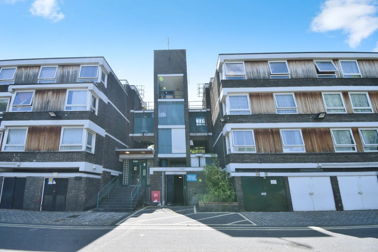 Glenfinlas Way, London, photo 2
