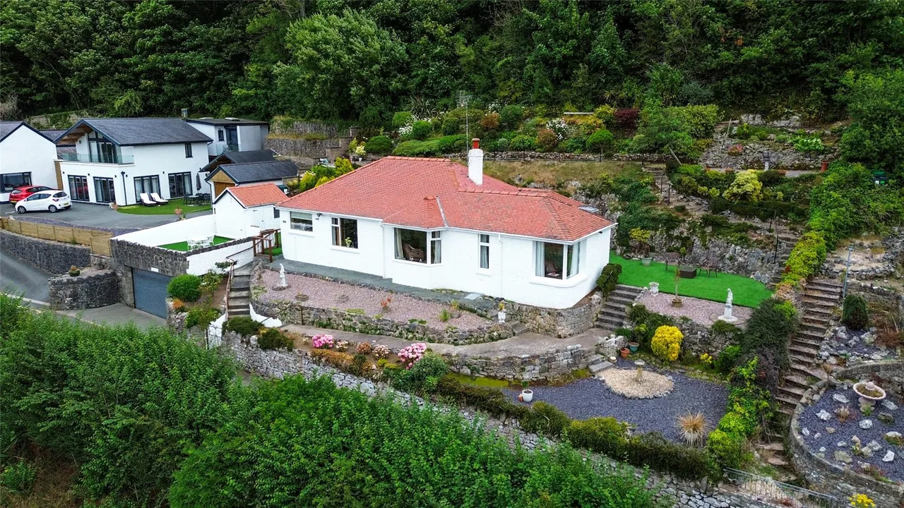 3 bed house for sale — Bodafon Road, Llandudno, Conwy, LL30 3BA