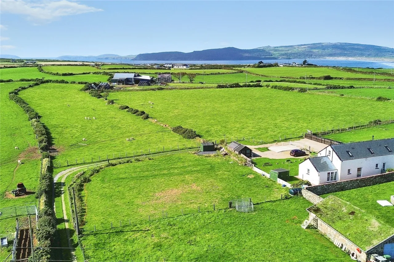 3 bed house for sale, Ysgubor Hen, Cilan, LL53