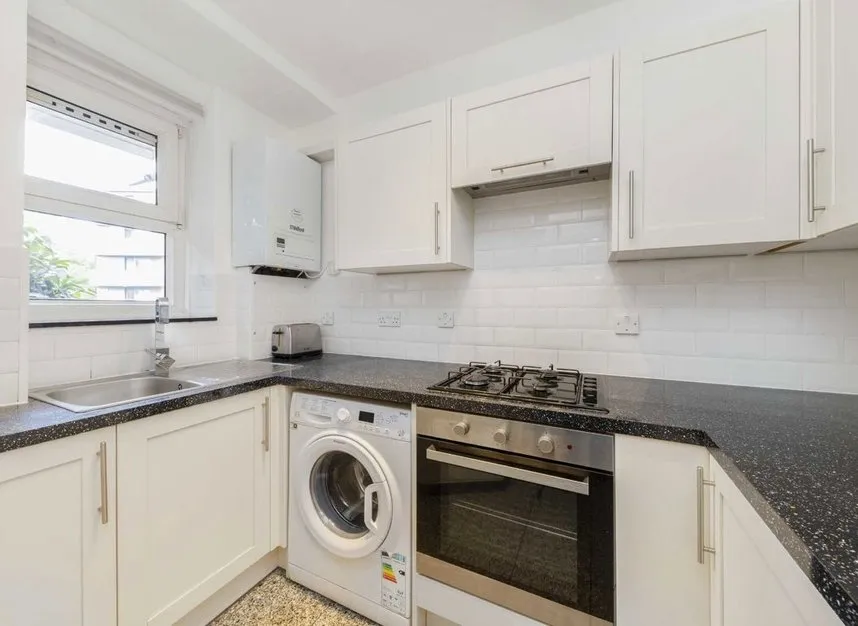 Wandsworth Road, South Lambeth, SW8, photo 3