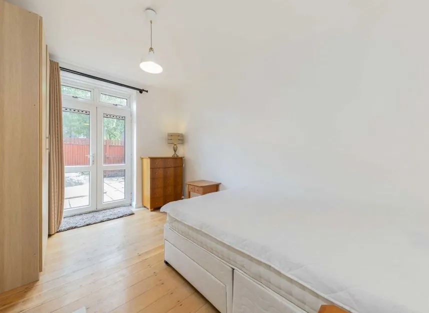 Wandsworth Road, South Lambeth, SW8, photo 4